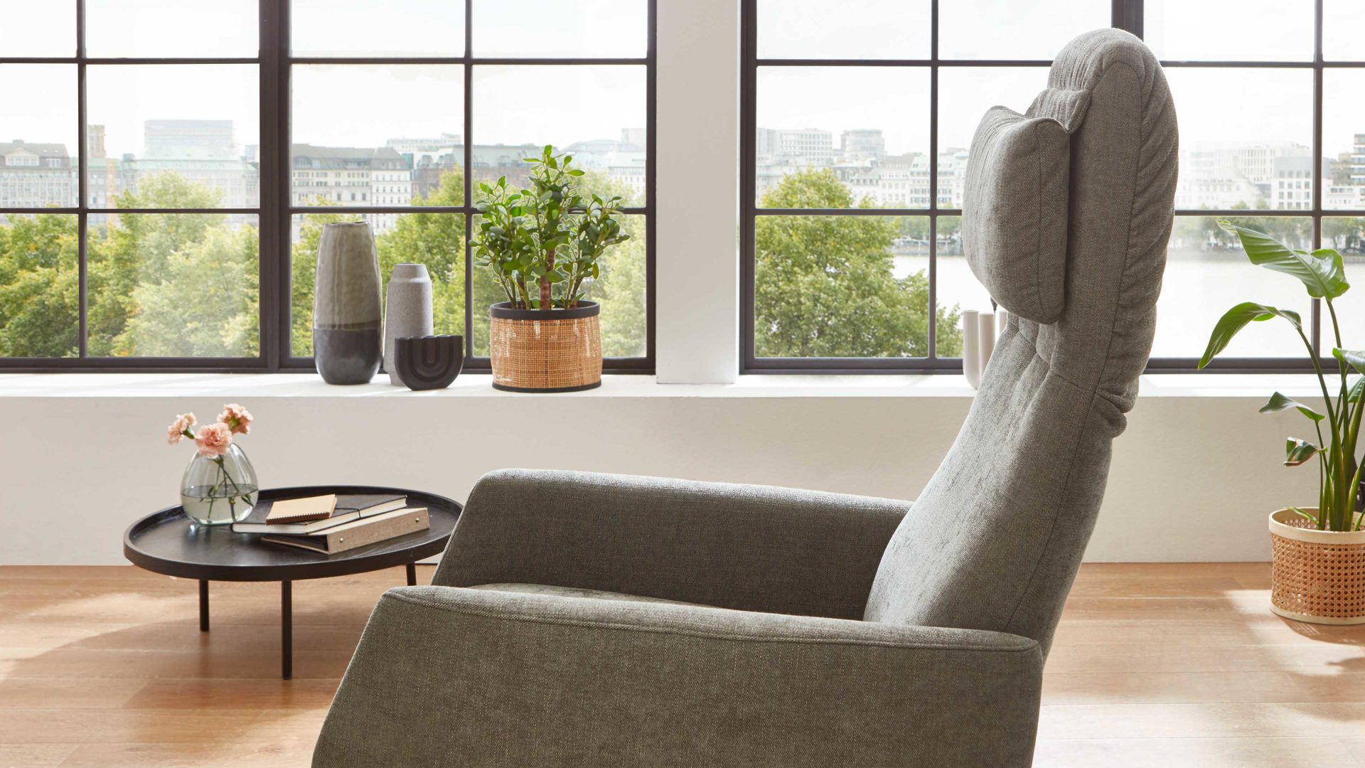 Relaxsessel COMFORT SMART aus Stoff in Dunkelgrün COMFORT SMART Polstersessel Calipso L grüner Strukturbezug Yelda & schwarzer Sternfuß 909