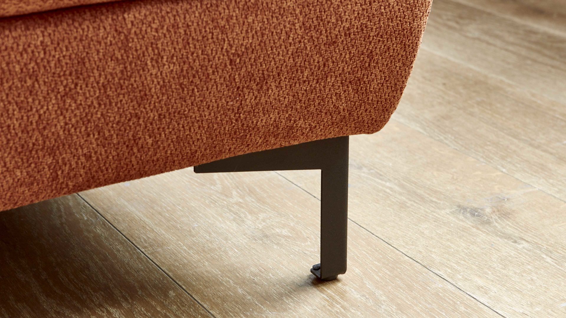 Ecksofa KAWOO aus Stoff in Orange KAWOO Serie 7567 - Ecksofa Signal-oranger Strukturstoff TCM 727 & schwarze Metallfüße S17 - ca. 293 x 201 cm