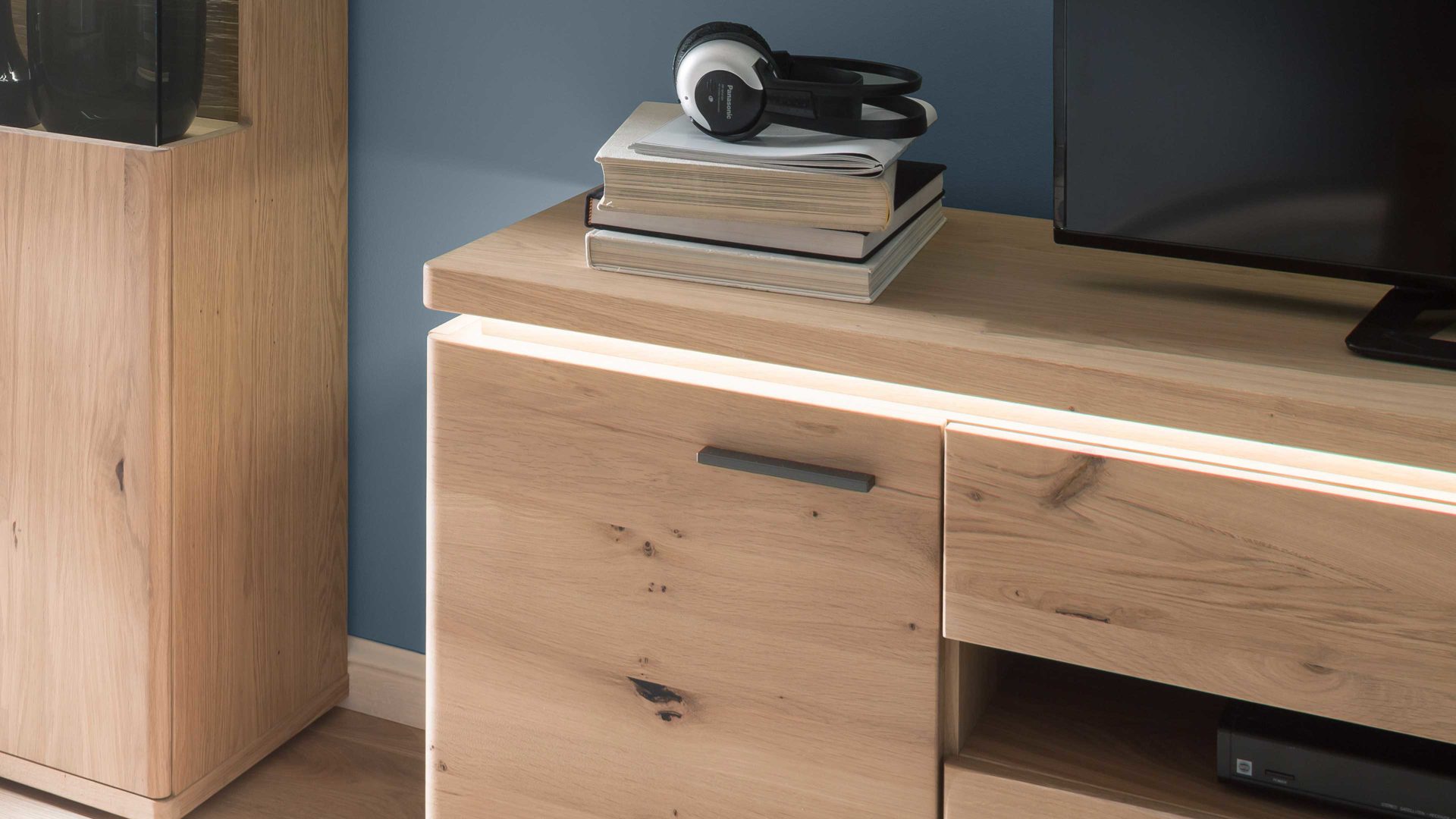 Lowboard Mca furniture aus Holz in Holzfarben Wohnprogramm Barcelona - Medien-Lowboard geölte Balkeneiche – zwei Türen, drei Schubladen, Länge ca. 210 cm