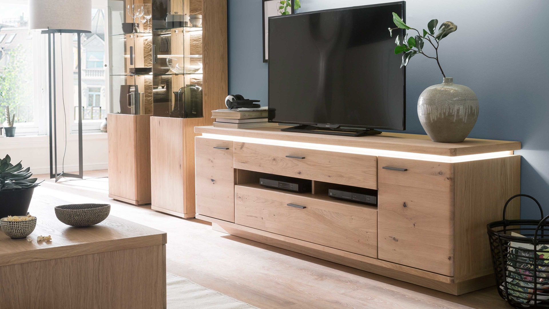 Lowboard Mca furniture aus Holz in Holzfarben Wohnprogramm Barcelona - Medien-Lowboard geölte Balkeneiche – zwei Türen, drei Schubladen, Länge ca. 210 cm