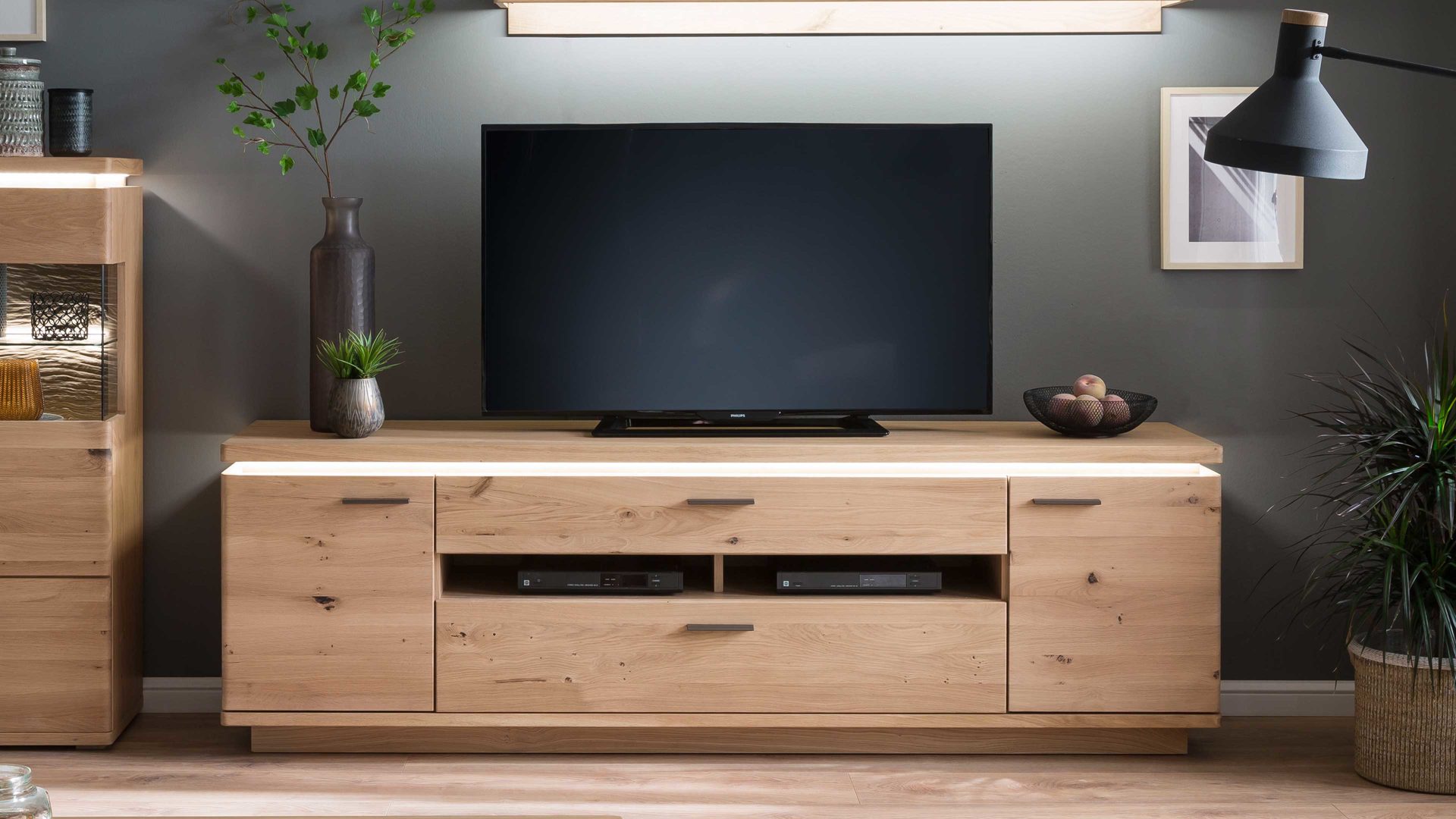 Lowboard Mca furniture aus Holz in Holzfarben Wohnprogramm Barcelona - Medien-Lowboard geölte Balkeneiche – zwei Türen, drei Schubladen, Länge ca. 210 cm