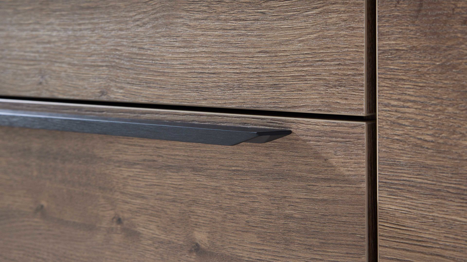 Einbauküche culineo® aus Holz in Holzfarben Culineo® Einbauküche C382 mit AEG Einbaugeräten Eiche Havanna & Grauschiefer - zweizeilig