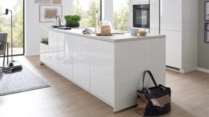 Einbauküche culineo® aus Holz in Weiß Culineo® Einbauküche C648 mit AEG Einbaugeräten Hochglanz Weiß - zweizeilig