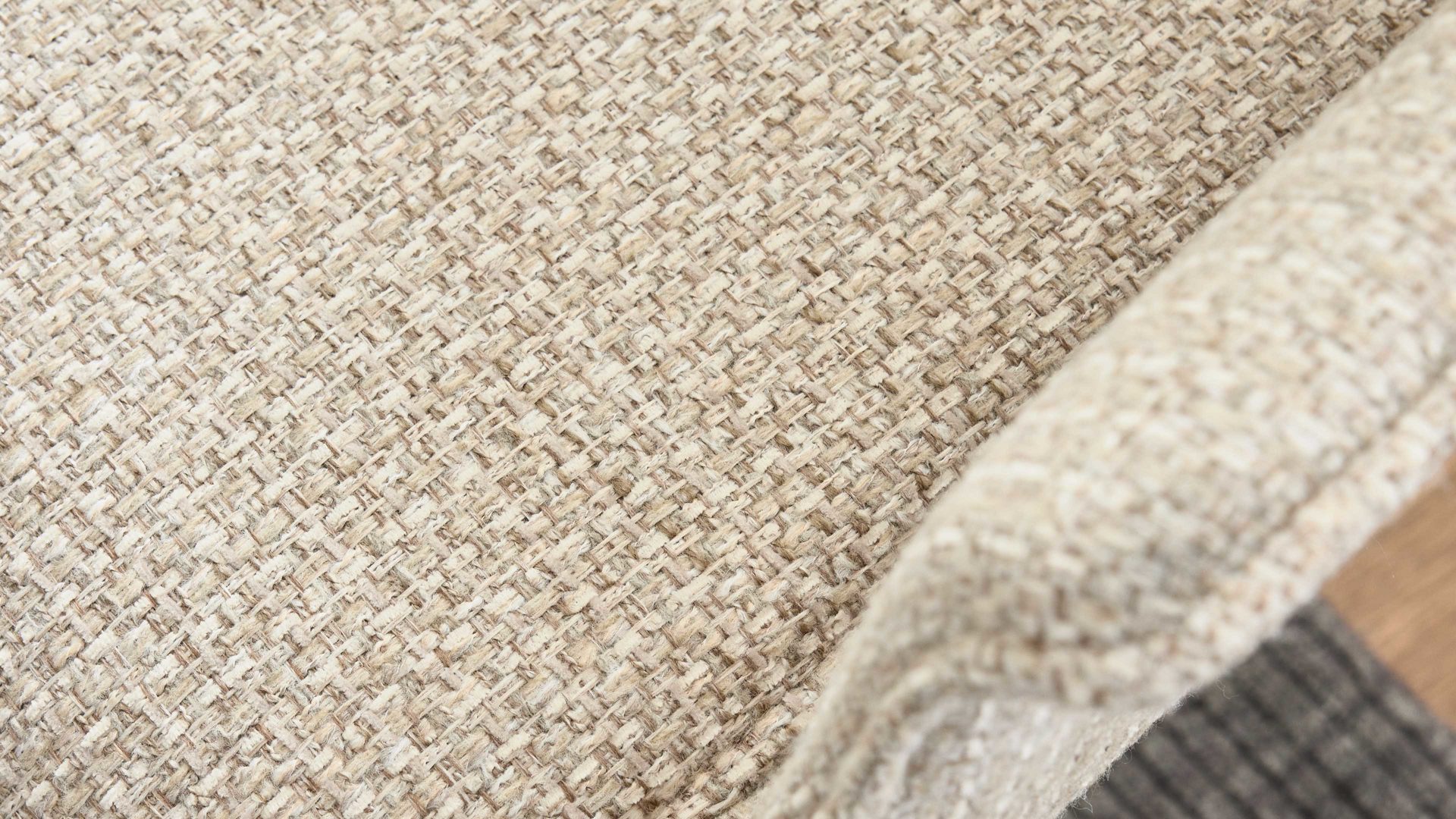 Vierfußstuhl Interliving aus Stoff in Beige Interliving Esszimmer Serie 5115 - Armlehnstuhl mit meliertem Bezug beiger Webstoff Shout 05 & anthrazitfarbenes Metall