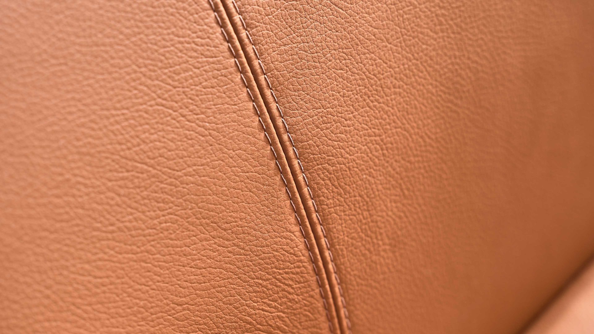 Polsterbank Interliving aus Leder in Hellbraun Interliving Esszimmer Serie 5115 - Polsterbank mit Lederbezug sattelfarbenes Leder LD2015 & anthrazitfarbenes Metall - Länge ca. 215 cm