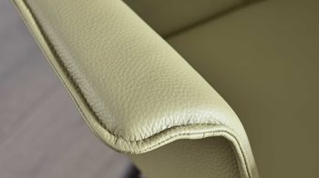 Polsterstuhl Interliving aus Leder in Grün Interliving Esszimmer Serie 5115 - Armlehnstuhl mit Lederbezug jadefarbenes Leder LD7830 & anthrazitfarbenes Metall
