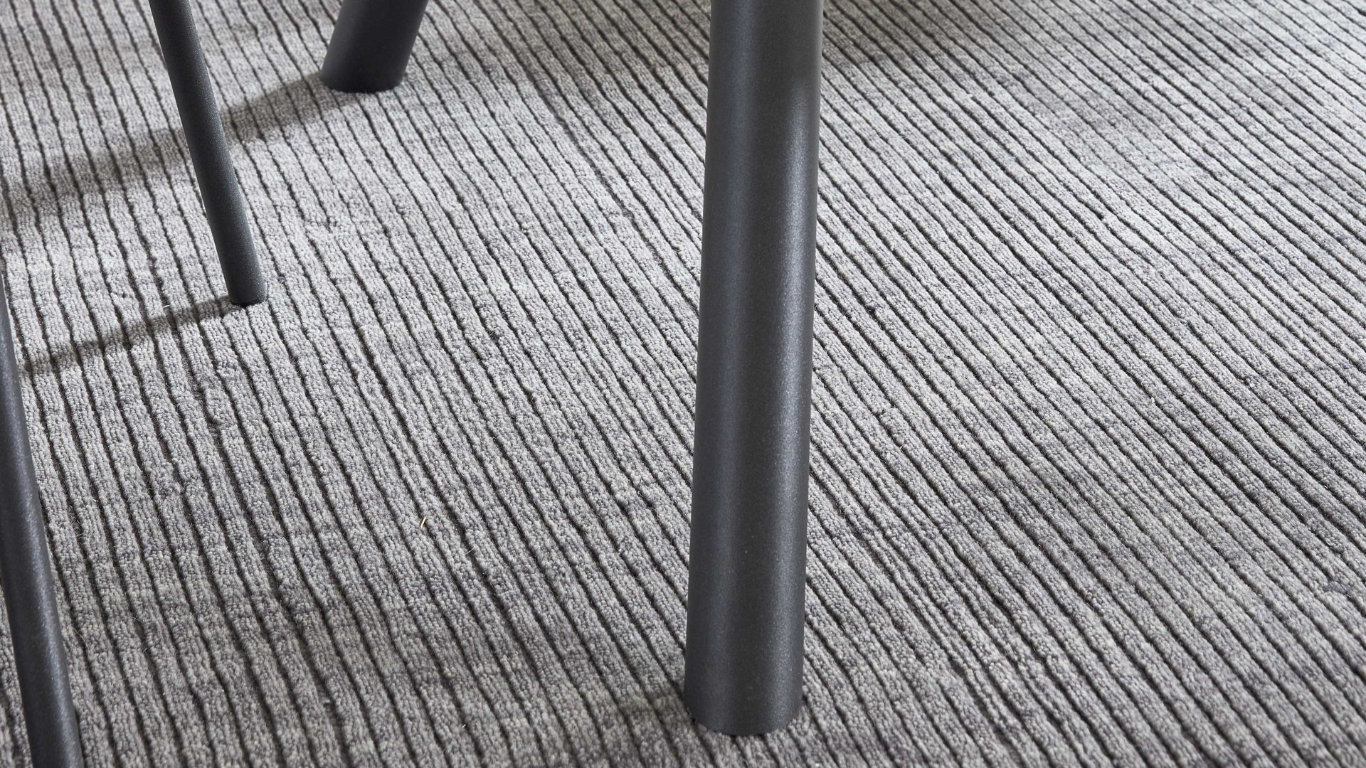 Esstisch Interliving aus Holz in Holzfarben Interliving Esszimmer Serie 5115 - Esstisch mit abgerundeten Kanten astige Eiche & anthrazitfarbenes Metall - ca. 160 x 90 cm