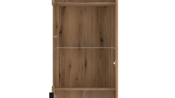 Vitrine Wojcik aus Holz in Eiche Hell Wohnprogramm Delamar - Vitrine Coast Evoke Eiche & Schwarz - Höhe ca. 198 cm