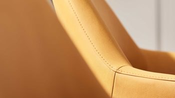 Tischgruppe Interliving aus Stoff in Orange Interliving Esszimmer Serie 5112 - Essgruppe im Skandi-Look kurkumafarbene Mikrofaser Gavin A3, anthrazitfarbenes Metall & goldbraune Halifax Eiche