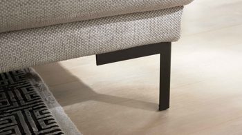 Polsterhocker Interliving aus Stoff in Hellgrau Interliving Sofa Serie 4251 – Polsterhocker platinfarbener Stoffbezug Vaneo 7 & Metallfüße 4.26 – ca. 95 x 65 cm