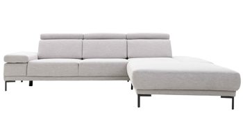 Ecksofa Interliving aus Stoff in Hellgrau Interliving Sofa Serie 4251 – Ecksofa mit Funktionen platinfarbener Bezug Vaneo 7 & schwarze Metallfüße 4.26 – Stellfläche ca. 300 x 225 cm
