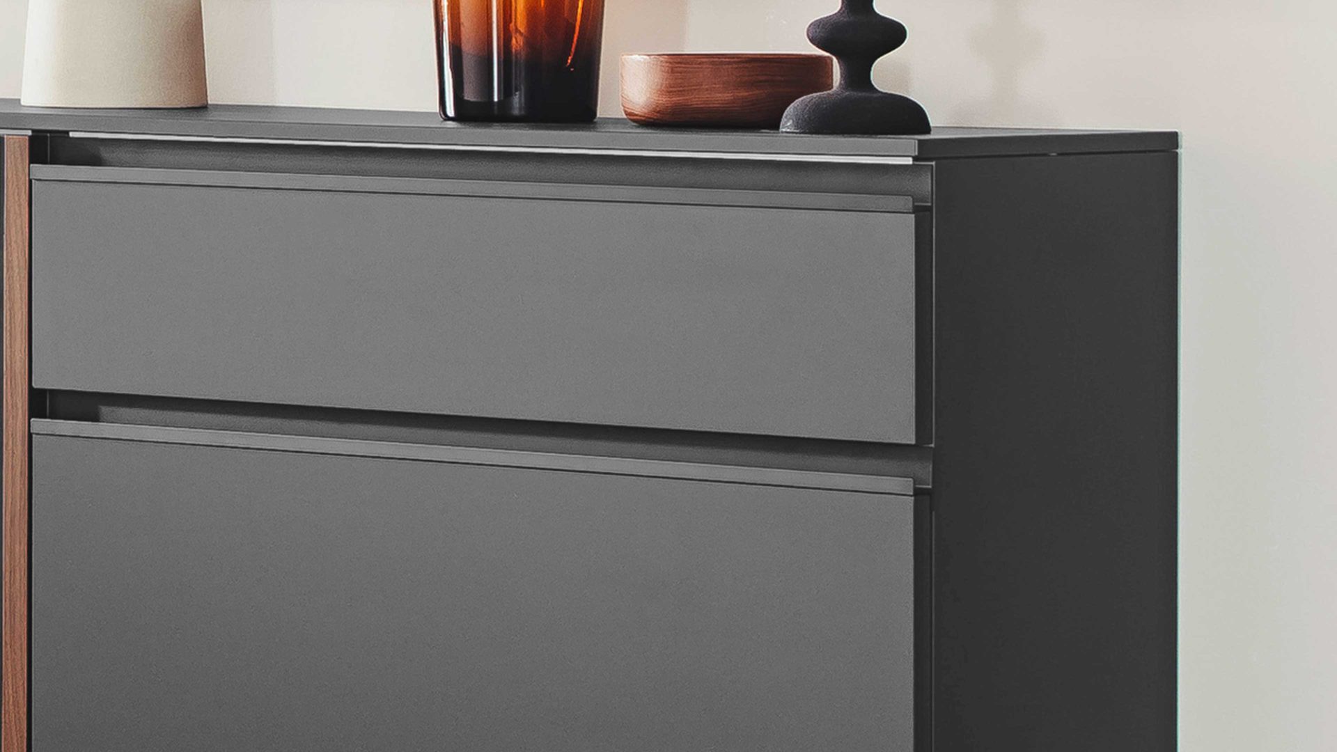 Garderoben-Set Wittenbreder® einrichtungssysteme aus Holz in Anthrazit WITTENBREDER® EINRICHTUNGSSYSTEME Punta Garderoben-Set No 01 anthrazitfarbener Mattlack & Kernnussbaum - fünfteilig