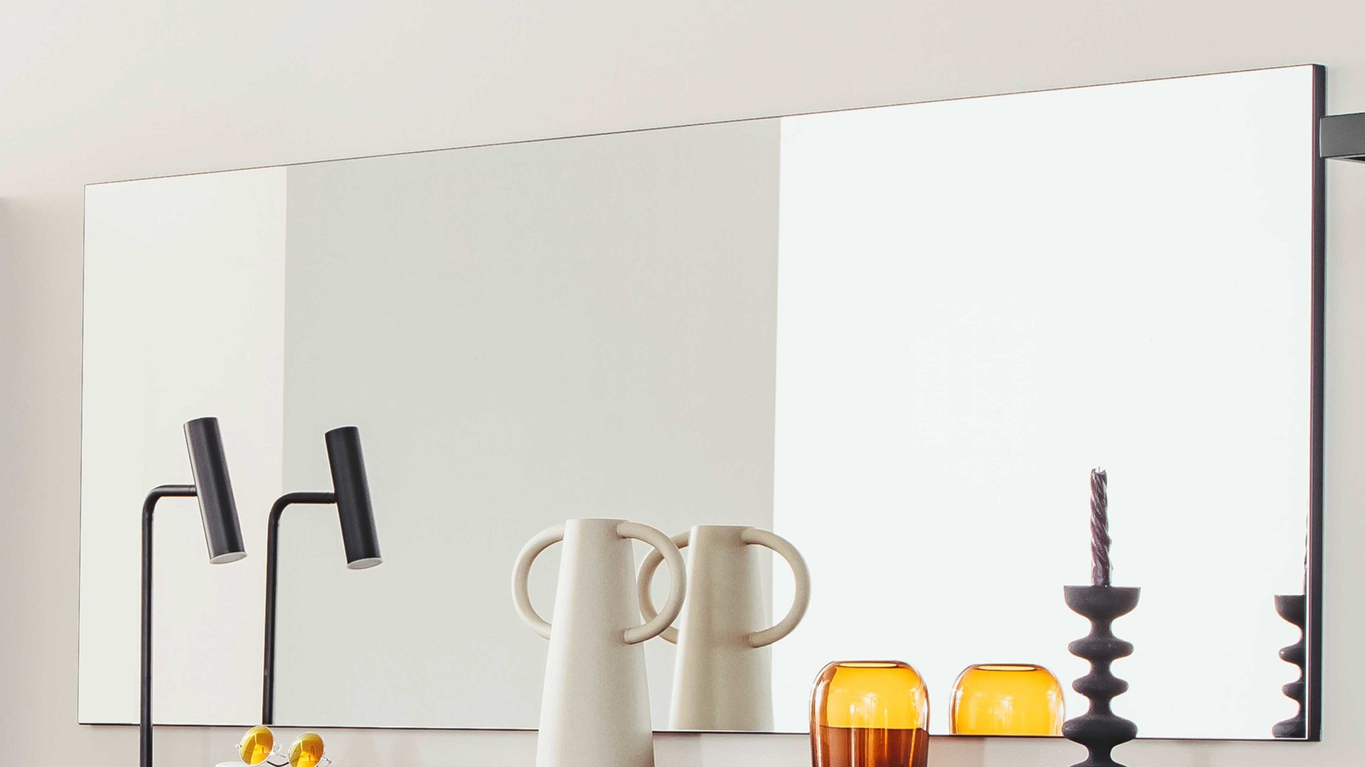 Garderoben-Set Wittenbreder® einrichtungssysteme aus Holz in Anthrazit WITTENBREDER® EINRICHTUNGSSYSTEME Punta Garderoben-Set No 01 anthrazitfarbener Mattlack & Kernnussbaum - fünfteilig