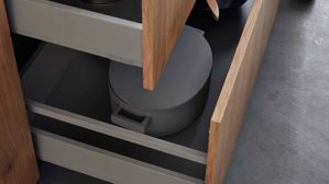 Einbauküche WERT KÜCHE® aus Holz in Holzfarben WERT KÜCHE® Mattea mit SIEMENS Einbaugeräten cognacbraune Eiche & Onyxschwarz - zweiteilig