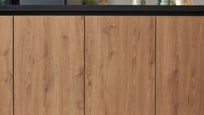 Einbauküche WERT KÜCHE® aus Holz in Holzfarben WERT KÜCHE® Mattea mit SIEMENS Einbaugeräten cognacbraune Eiche & Onyxschwarz - zweiteilig