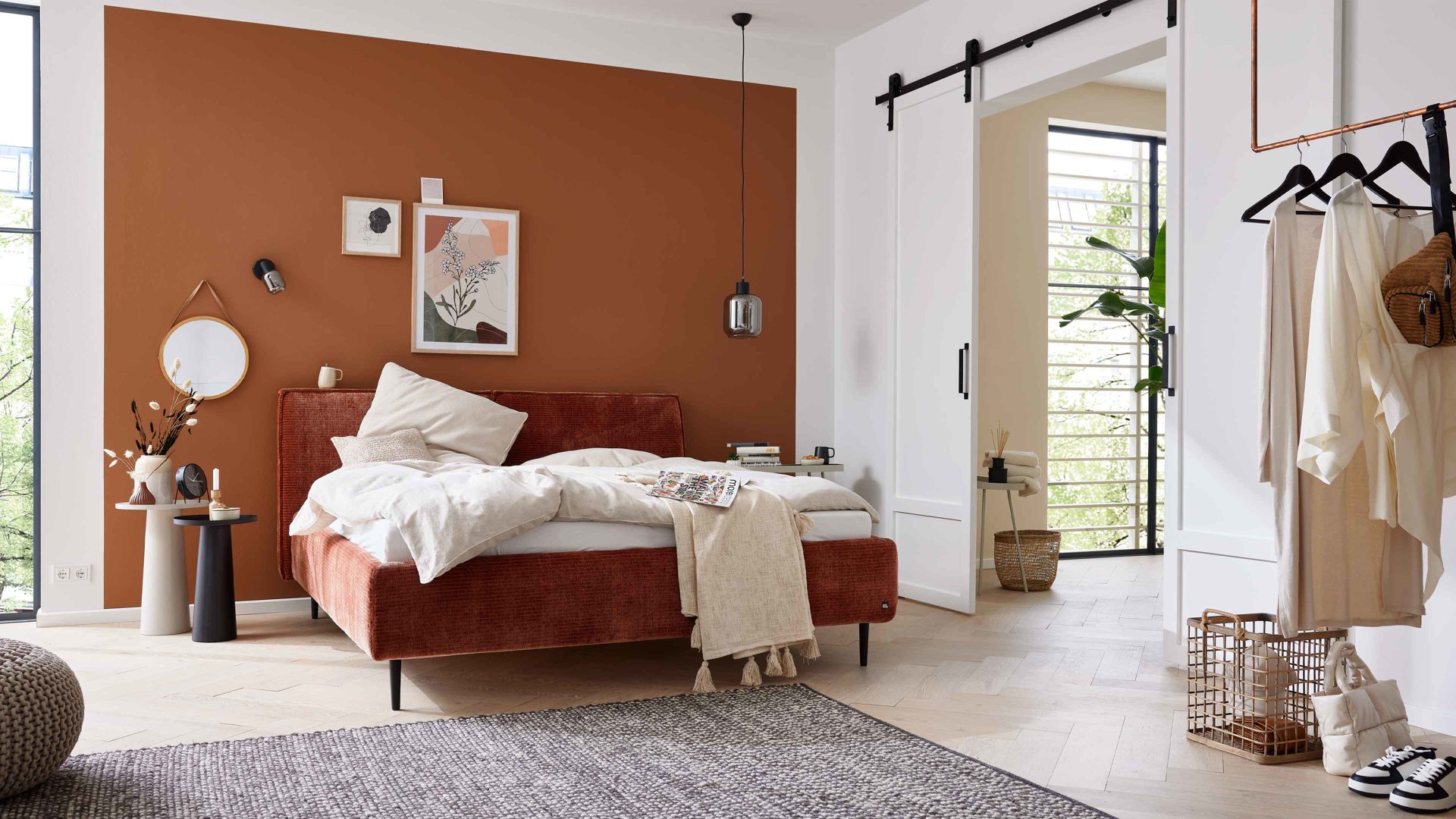 Bettgestell Interliving aus Stoff in Orange Interliving Polsterbett Serie 1417 - Polsterbettgestell rostfarbener Bezug Monty & schwarze Metallfüße 363 - Liegefläche ca. 180 x 200 cm