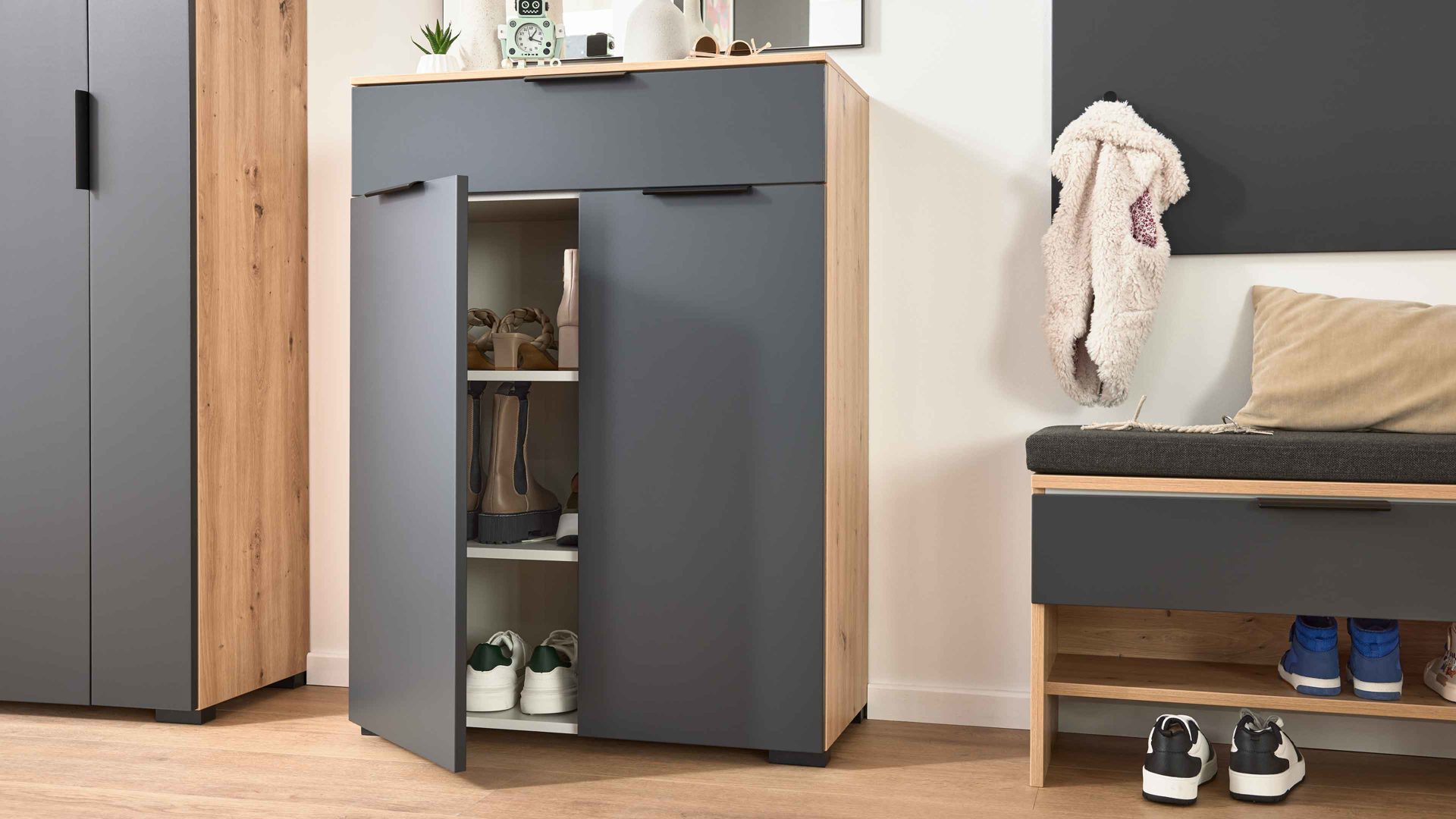 Garderoben-Set Interliving aus Holz in Anthrazit Interliving Garderobe Serie 6012 - Garderobenmöbel-Set anthrazitfarbener Mattlack & Asteiche