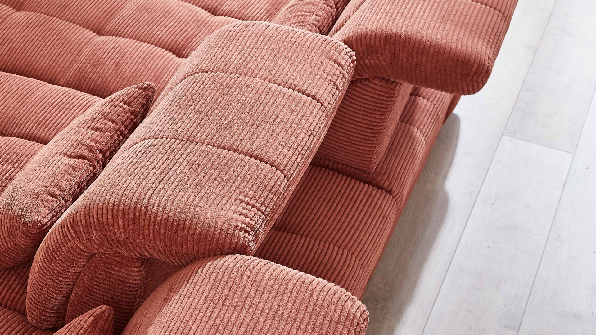 Ecksofa KAWOO aus Stoff in Orange KAWOO Polstermöbel Santa Rosa - Ecksofa kupferfarbene Bezüge Lincoln & Miranda, schwarze Metallfüße - Stellfläche ca.  199 x 307 cm