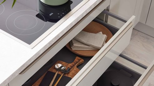 Einbauküche WERT KÜCHE® aus Holz in Grau WERT KÜCHE® Linda mit AEG Einbaugeräten Kieselgrau & Eiche Rillenoptik - Stellfläche ca. 285 x 365 cm