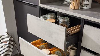 Einbauküche Interliving aus Holz in Schwarz Interliving Küche Serie 3107 - Vorratsraumlösung Mattschwarz & Beton – Stellfläche ca. 289 x 219 cm