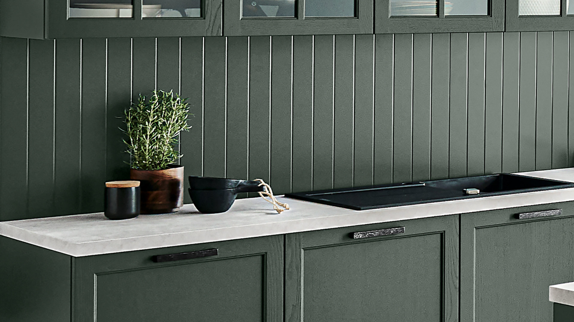 Einbauküche Nolte® küchen aus Holz in Dunkelgrün nolte® Einbauküche Lugano mit SIEMENS Einbaugeräten Black Green – dreizeilig