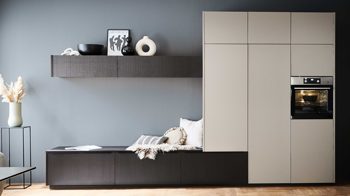 Einbauküche Nolte® küchen aus Holz in Dunkelbraun nolte® Einbauküche Artline mit AEG-Einbaugeräten Stripe Wood Coffee & Lava - zweizeilig