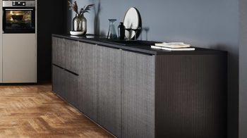 Einbauküche Nolte® küchen aus Holz in Dunkelbraun nolte® Einbauküche Artline mit AEG-Einbaugeräten Stripe Wood Coffee & Lava - zweizeilig