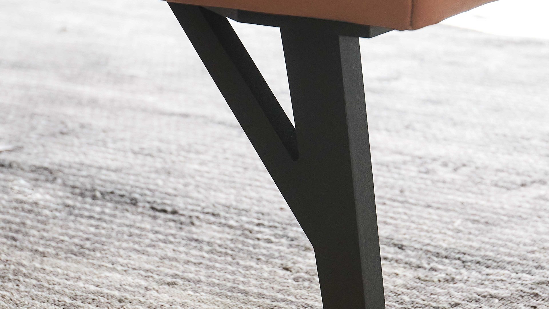 Polsterhocker Himolla aus Leder in Orange Polsterprogramm 1385-Promotion - XXL-Polsterhocker cognacfarbenes LongLife-Leder LG24 & anthrazitfarbene Metallfüße - ca. 121 x 65 cm