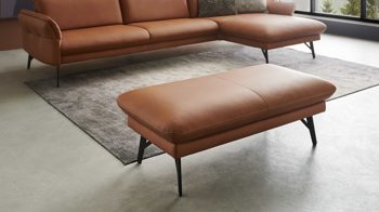 Polsterhocker Himolla aus Leder in Orange Polsterprogramm 1385-Promotion - XXL-Polsterhocker cognacfarbenes LongLife-Leder LG24 & anthrazitfarbene Metallfüße - ca. 121 x 65 cm