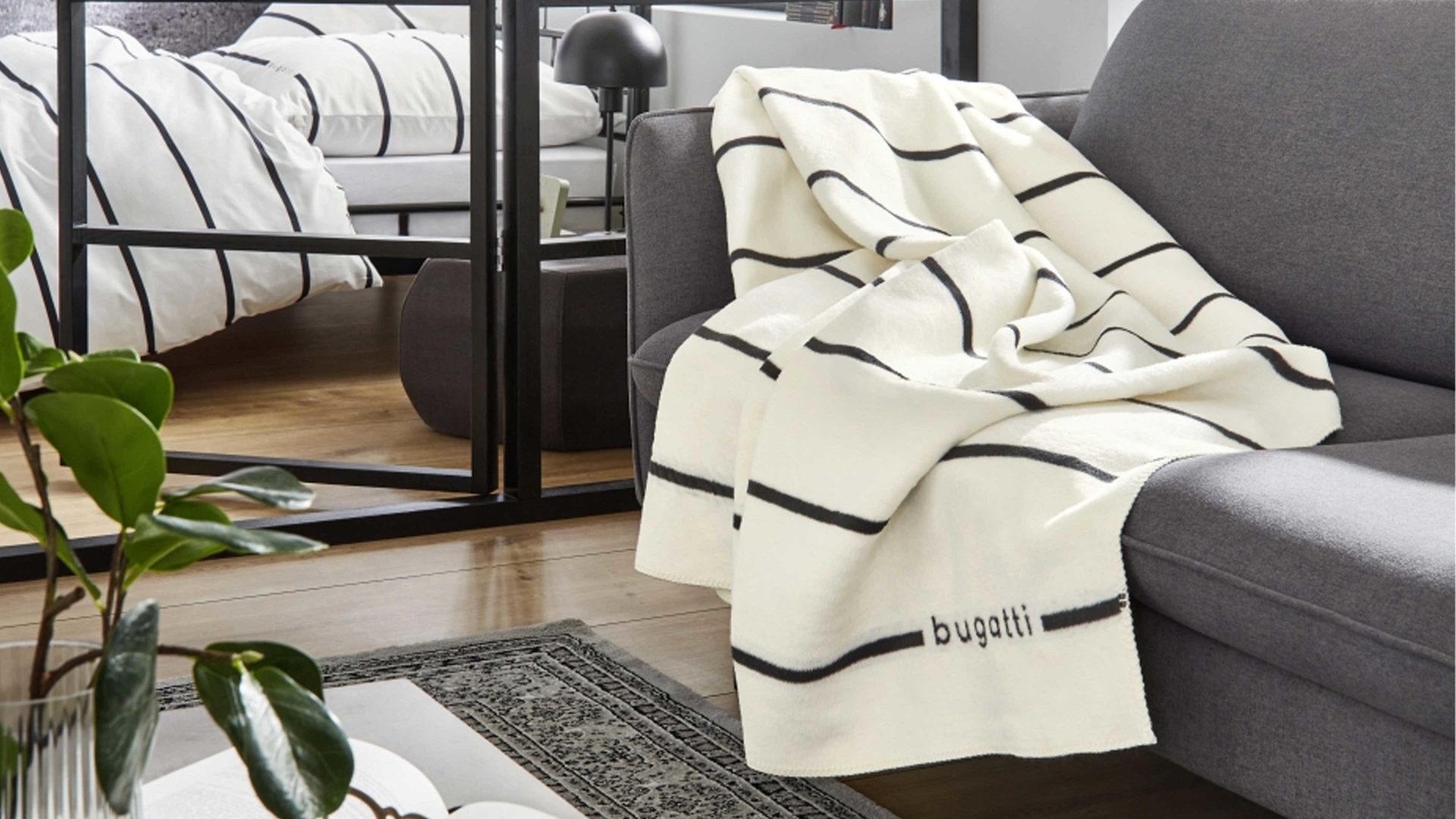 Wohndecke Ibena® aus Stoff in Beige bugatti Wohndecke wollweiß-schwarz gestreift - ca. 150 x 200 cm