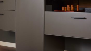 Wohnwand Interliving aus Holz in Dunkelgrau Interliving Wohnzimmer Serie 2030 - Wohnwand Wolfram Grey & Spaltholz - fünfteilig, Länge ca. 309 cm