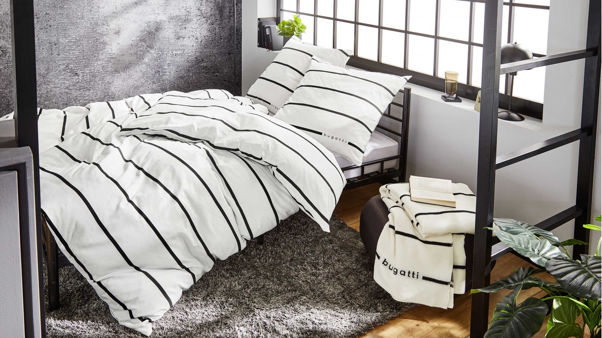 Bettwäsche-Set Ibena® aus Stoff in Weiß bugatti Bettwäsche-Set weiß-schwarz gestreifter Satin - zweiteilig, ca. 135 x 200 cm
