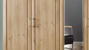 Kleiderschrank Wiemann | oeseder aus Holz in Holzfarben WIEMANN Schlafzimmerserie Mainau 2 - Kleiderschrank Bianco Eiche & Spiegel - sechs Türen, Breite ca. 300 cm