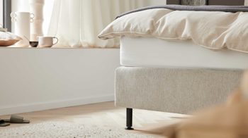 Boxspringbett Interliving aus Stoff in Beige Interliving Boxspringbett Serie 1418 - Boxspringbett mit gestepptem Kopfteil naturfarbener Webstoff Famosa – Liegefläche ca. 180 x 200 cm
