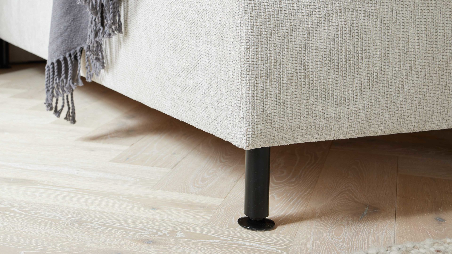 Boxspringbett Interliving aus Stoff in Beige Interliving Boxspringbett Serie 1418 - Boxspringbett mit gestepptem Kopfteil naturfarbener Webstoff Famosa – Liegefläche ca. 180 x 200 cm