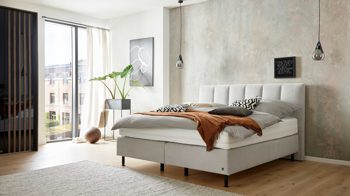 Boxspringbett Interliving aus Stoff in Beige Interliving Boxspringbett Serie 1418 - Boxspringbett mit gestepptem Kopfteil naturfarbener Webstoff Famosa – Liegefläche ca. 180 x 200 cm
