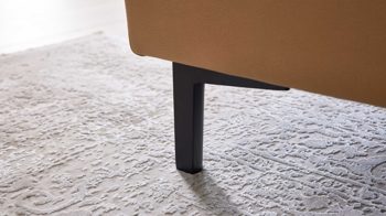 Ecksofa Interliving aus Stoff in Orange Interliving Sofa Serie 4064 - Ecksofa kurkumafarbene Mikrofaser Galero Punto & Fuß W003-01 - Stellfläche ca. 275 x 176 cm