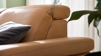 Ecksofa Interliving aus Stoff in Orange Interliving Sofa Serie 4064 - Ecksofa kurkumafarbene Mikrofaser Galero Punto & Fuß W003-01 - Stellfläche ca. 275 x 176 cm