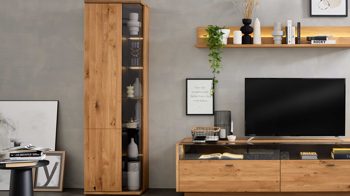 Vitrine Interliving aus Holz in Holzfarben Interliving Wohnzimmer Serie 2027 - Vitrine Asteiche - eine Tür, Höhe ca. 209 cm