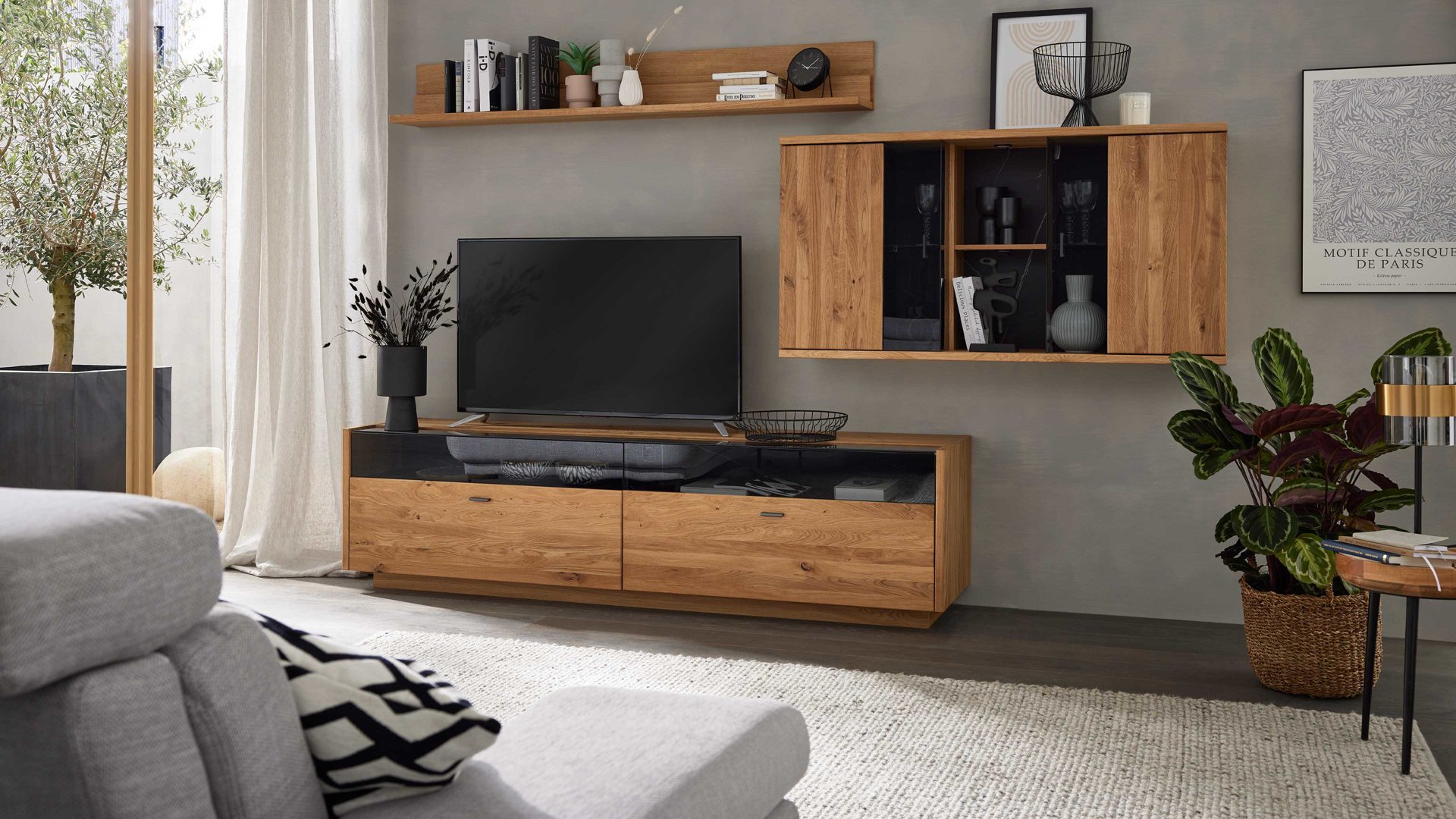 Wohnwand Interliving aus Holz in Holzfarben Interliving Wohnzimmer Serie 2027 - Wohnwand Asteiche - dreiteilig, Breite ca. 318 cm