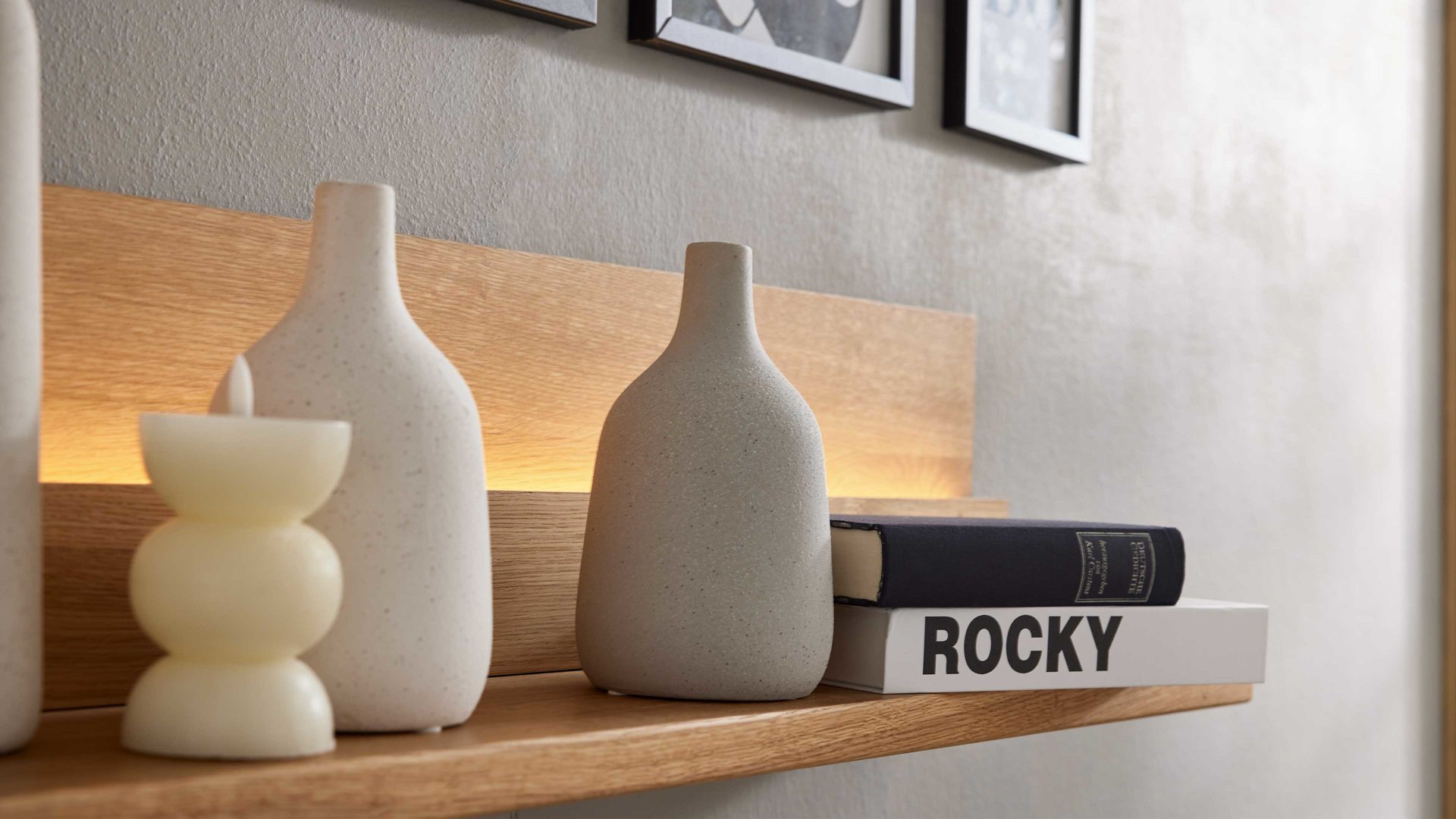 Möbelbeleuchtung Interliving aus Kunststoff in Weiß Interliving Wohnzimmer Serie 2027 - Streifenbeleuchtung zweiteilig - Länge ca. 105 cm