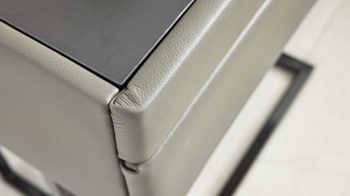 Nachtkommode Interliving aus Leder in Grau Interliving Bettensystem Serie 1416 - Nachtkonsole graues Leder Torro - eine Schublade
