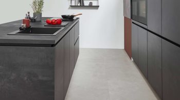 Einbauküche Nobilia® aus Holz in Schwarz nobilia® Einbauküche Laser mit zwei Backöfen Schwarzbeton - zweizeilig