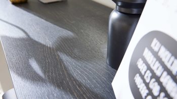 Kombikommode Interliving aus Holz in Grau Interliving Garderobe Serie 6012 - Kombikommode graubeiger Mattlack & Räuchereiche - drei Türen, eine Schublade, Breite ca. 120 cm