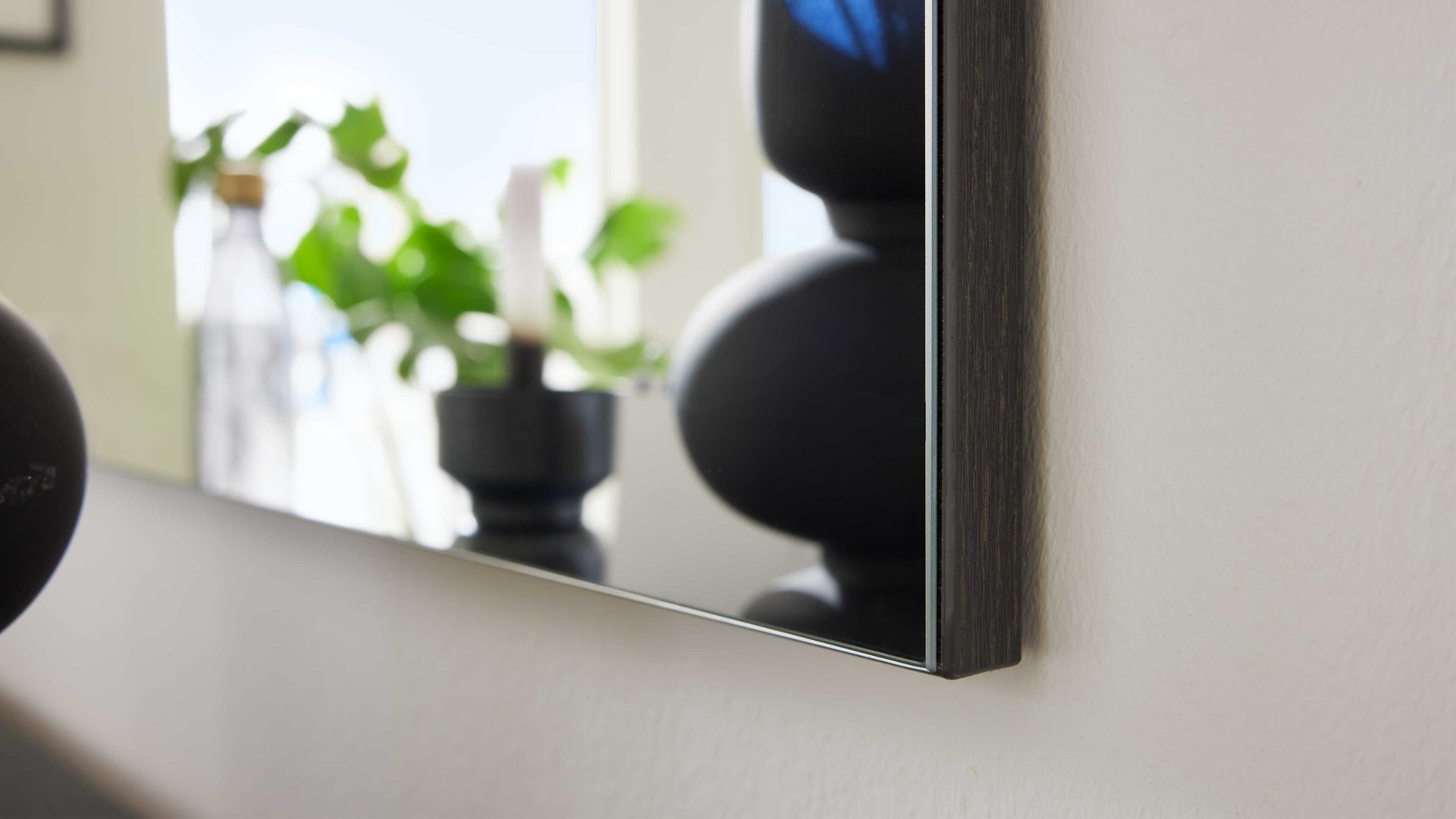 Wandspiegel Interliving aus Spiegel in Schwarz Interliving Garderobe Serie 6012 - Garderobenspiegel INL-702 Räuchereiche - ca. 120 x 82 cm