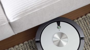 Ecksofa Interliving aus Stoff in Hellgrau Interliving Sofa Serie 4255 – Ecksofa silberfarbener Bezug Mara 9 & schwarze Metallfüße 4.26 - Stellfläche ca. 270 x 240 cm