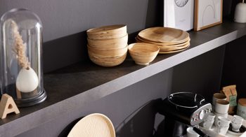 Einbauküche WERT KÜCHE® aus Holz in Blau WERT KÜCHE® Mattea Color mit Miele Einbaugeräten Stahlblau & Corten Oxid - zweiteilig