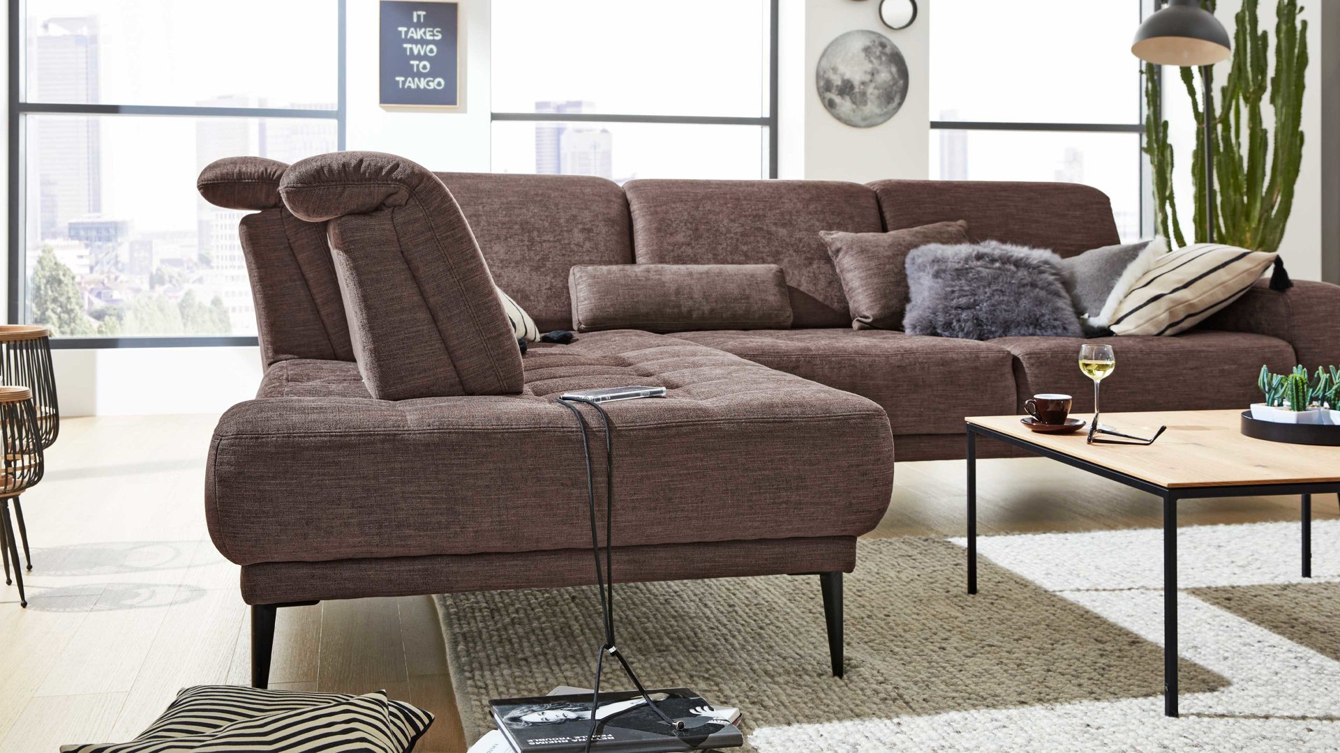 Ecksofa Interliving aus Stoff in Braun Interliving Sofa Serie 4250 – Ecksofa brauner Bezug Brisbane 9591 – Stellfläche ca. 215 x 285 cm