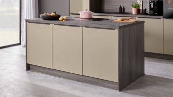 Einbauküche Express küchen aus Holz in Grau EXPRESS KÜCHEN Einbauküche Clean mit IGNIS Einbaugeräten Cremegrau & Eiche grau - zweizeilig