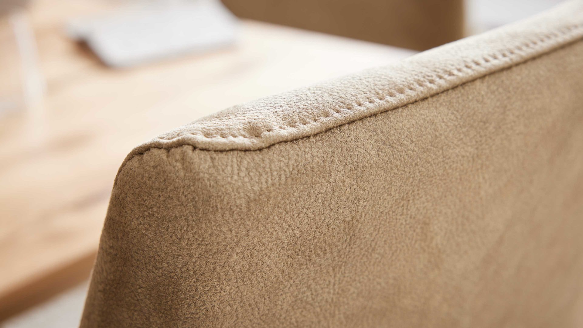 Schwingstuhl Interliving aus Stoff in Beige Interliving Esszimmer Serie 5604 - Schwingstuhl V279 papyrusfarbener Bezug Hanoy & anthrazitfarbenes Metall